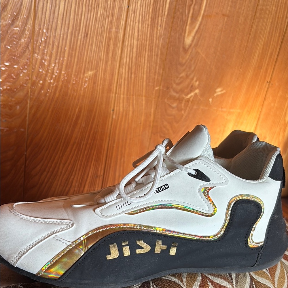 ISH Men's White and Black Sneakers
